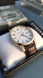 Caravelle by Bulova Classic dorado y cuero café 44B116